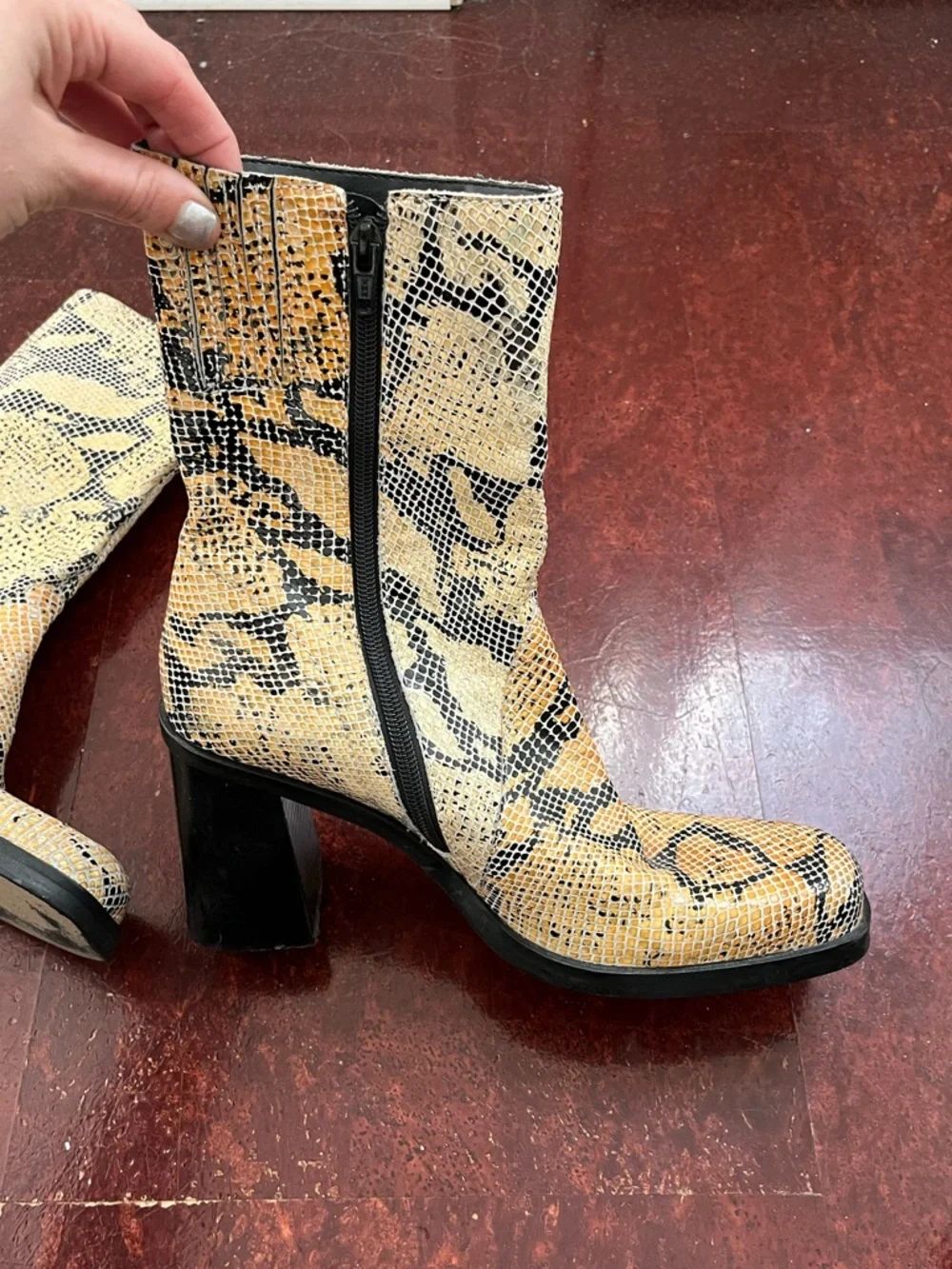 90s Le Chateau gorgeous 90s snakeskin print ankle boots - Picture 3 of 5